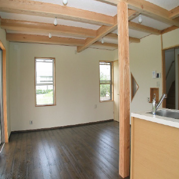 濃い茶色が重厚感を出しています